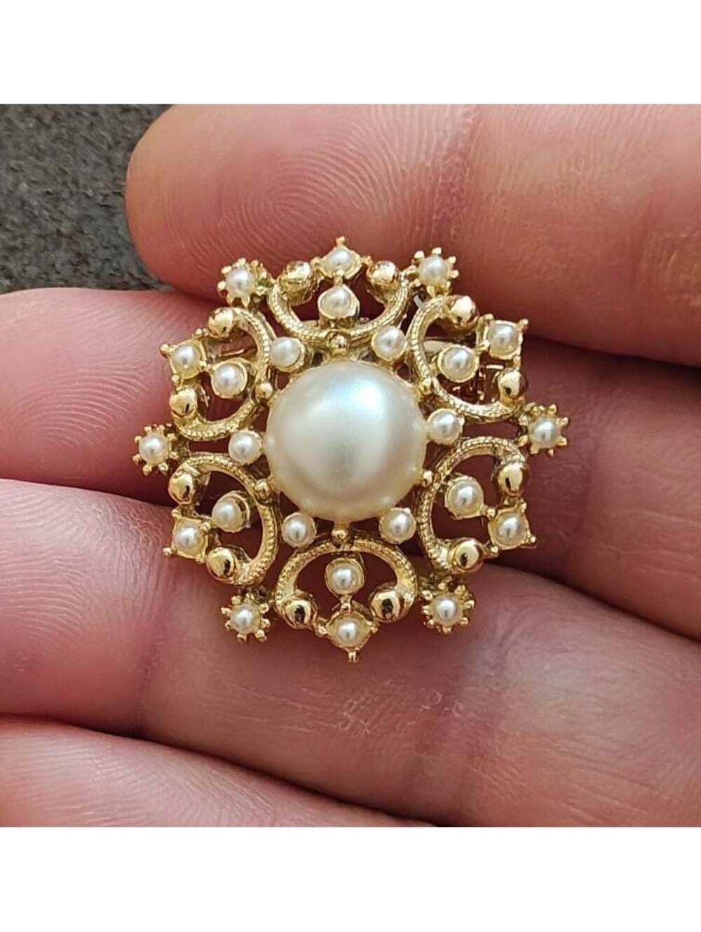 1970s Ornate Gold Tone Faux Pearl Starburst Brooch Pin